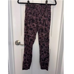 Lululemon Leggings in Purple and Black size 6